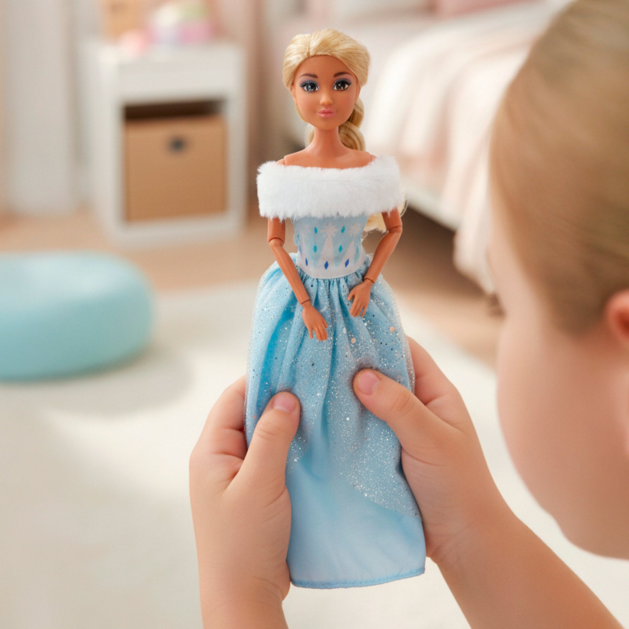 Muñeca princesa 30 cm con caballo blanco y accesorios Isabella