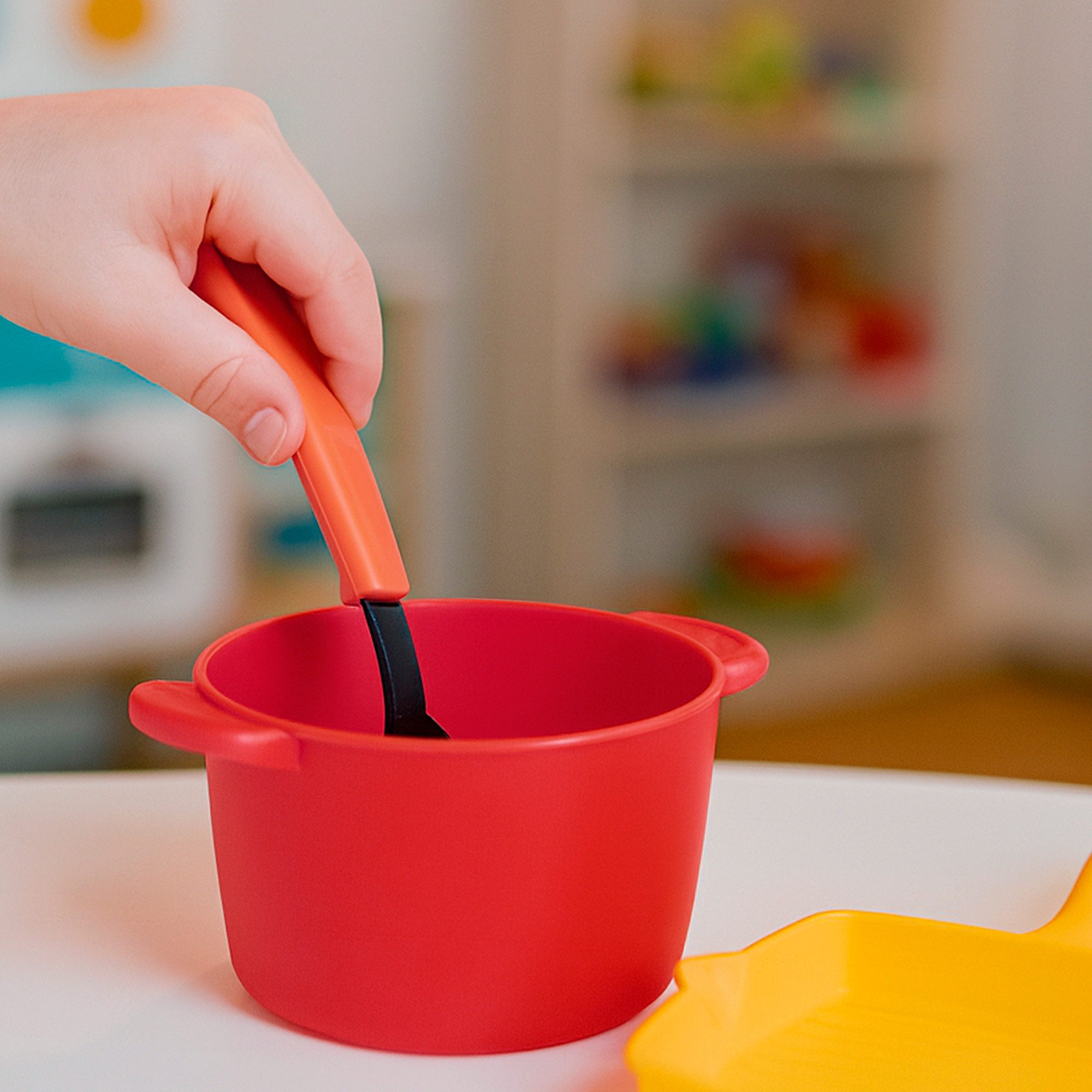 PLAY Set de cocina infantil 13 piezas con ollas, sartén, colador y utensilios