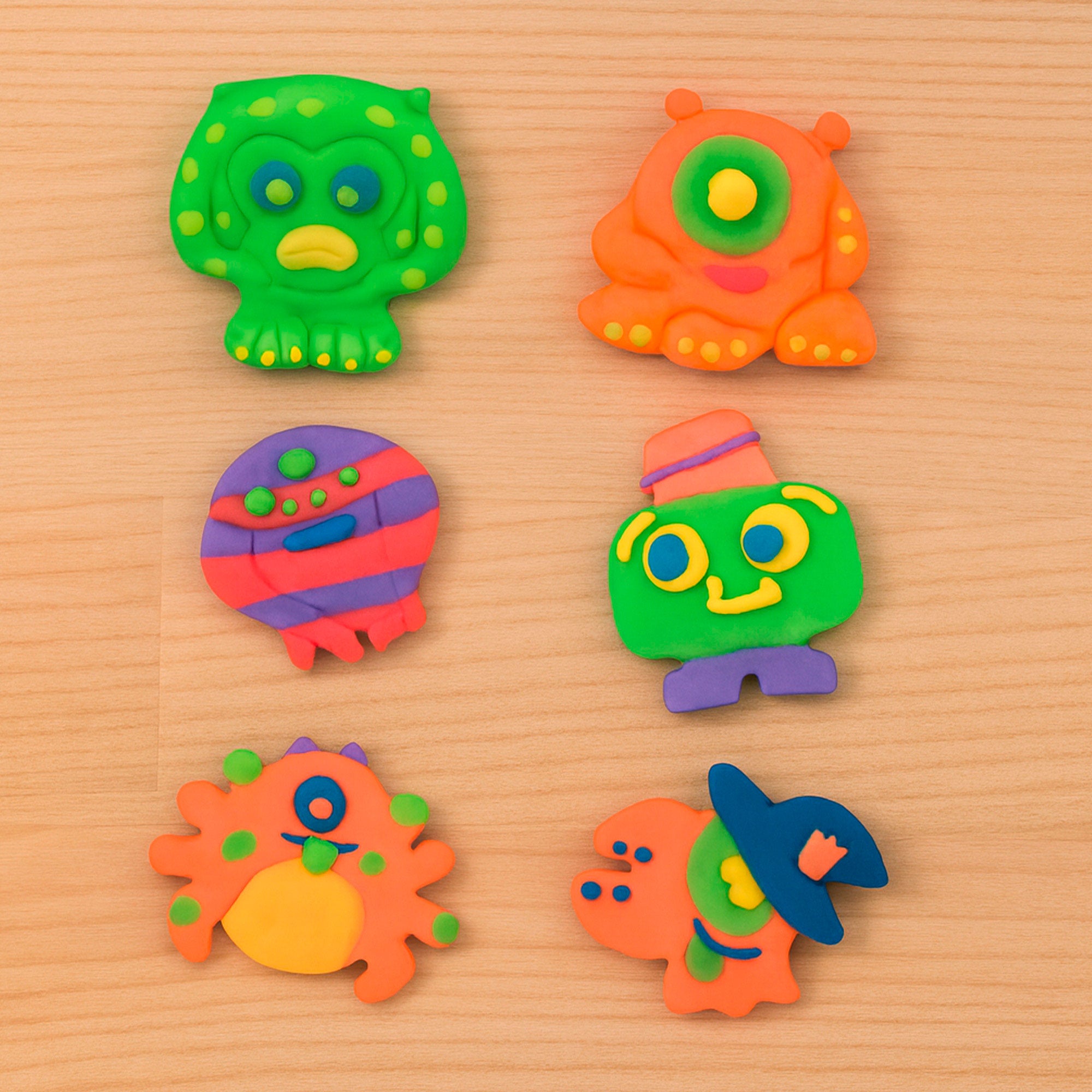 PLAY Juego de plastilina monstruos con moldes y accesorios
