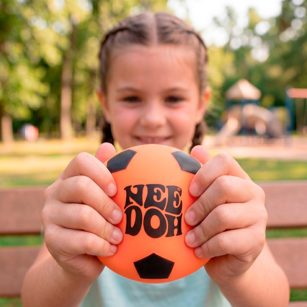 Nee-Doh Bola fútbol antiestrés squishy 6 cm