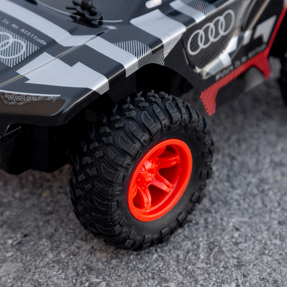 Coche teledirigido con luz 1:24 Audi RSQ e-tron