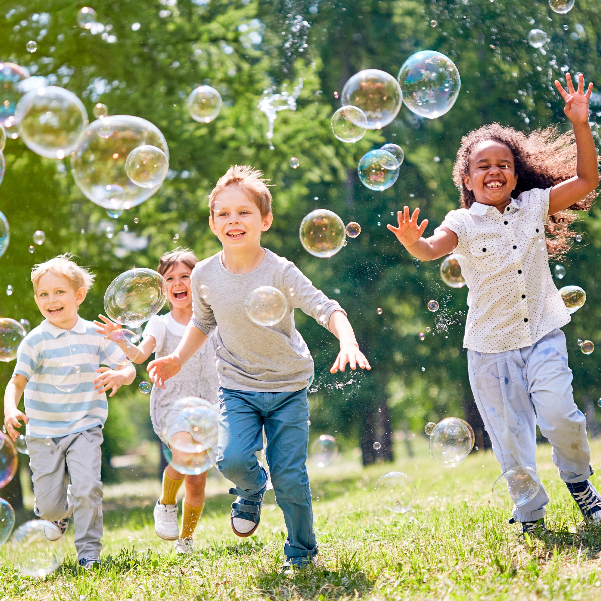 Pistola de pompas de jabón recargable y desmontable tiburón 20 cm Color Bubbles