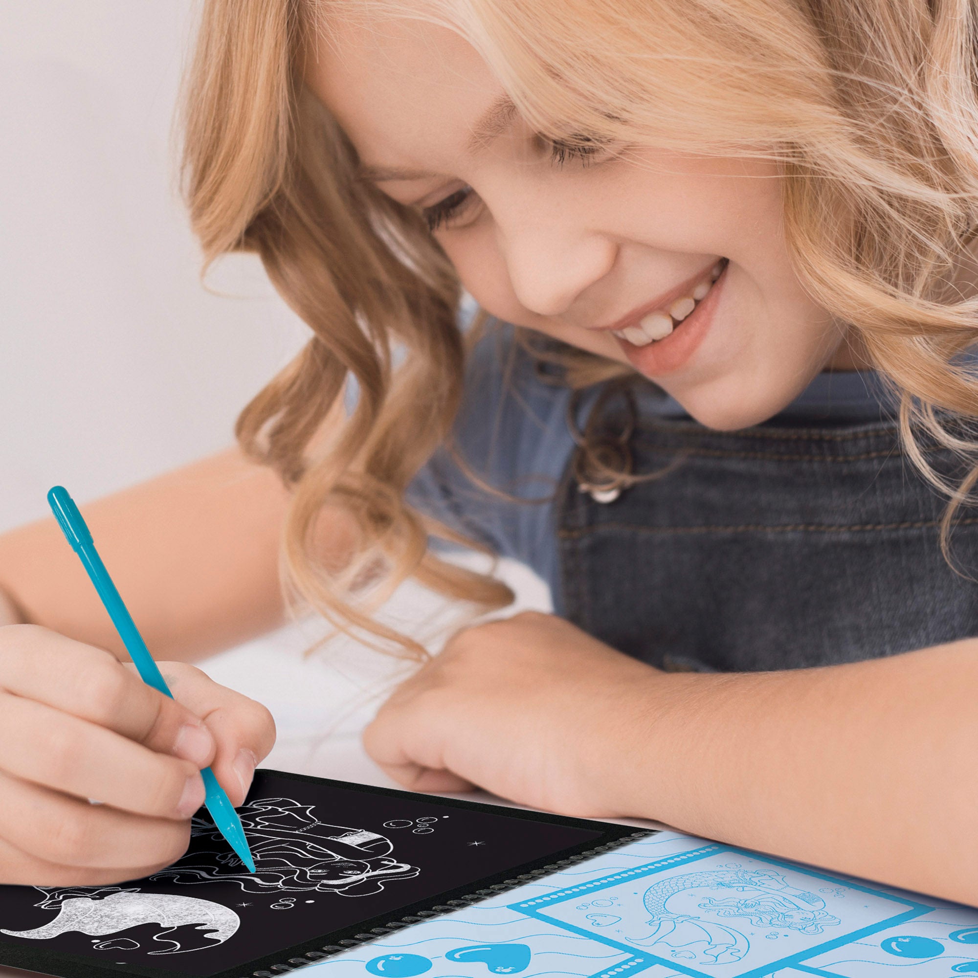 Monster High Scratch book con dibujos para rascar