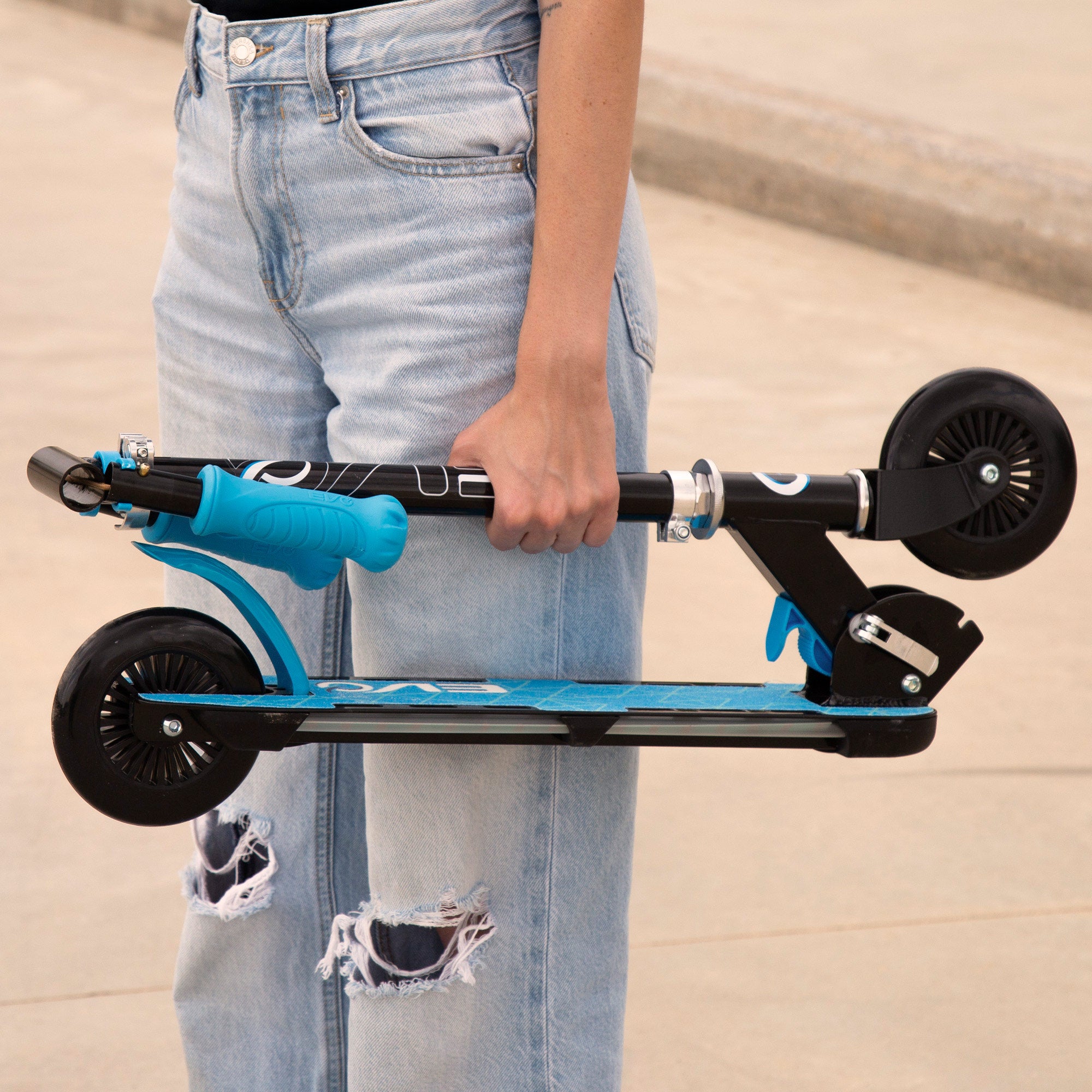 Patinete azul 2 ruedas luces multicolor EVO