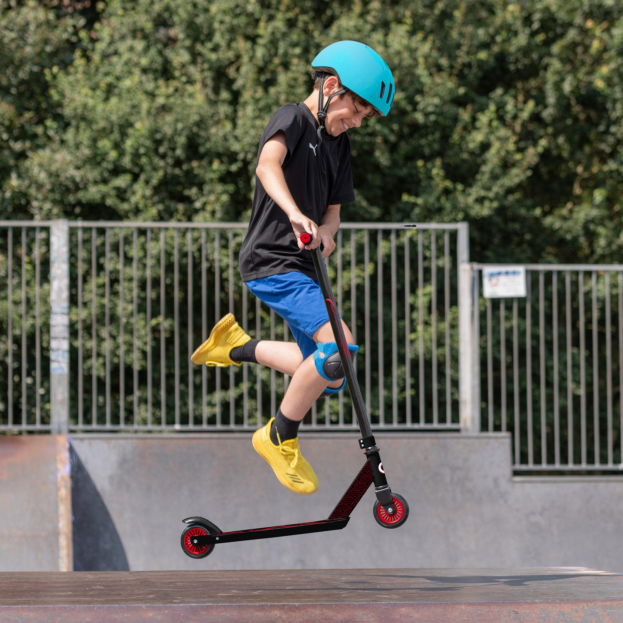 Patinete infantil manillar 360º negro y rojo EVO