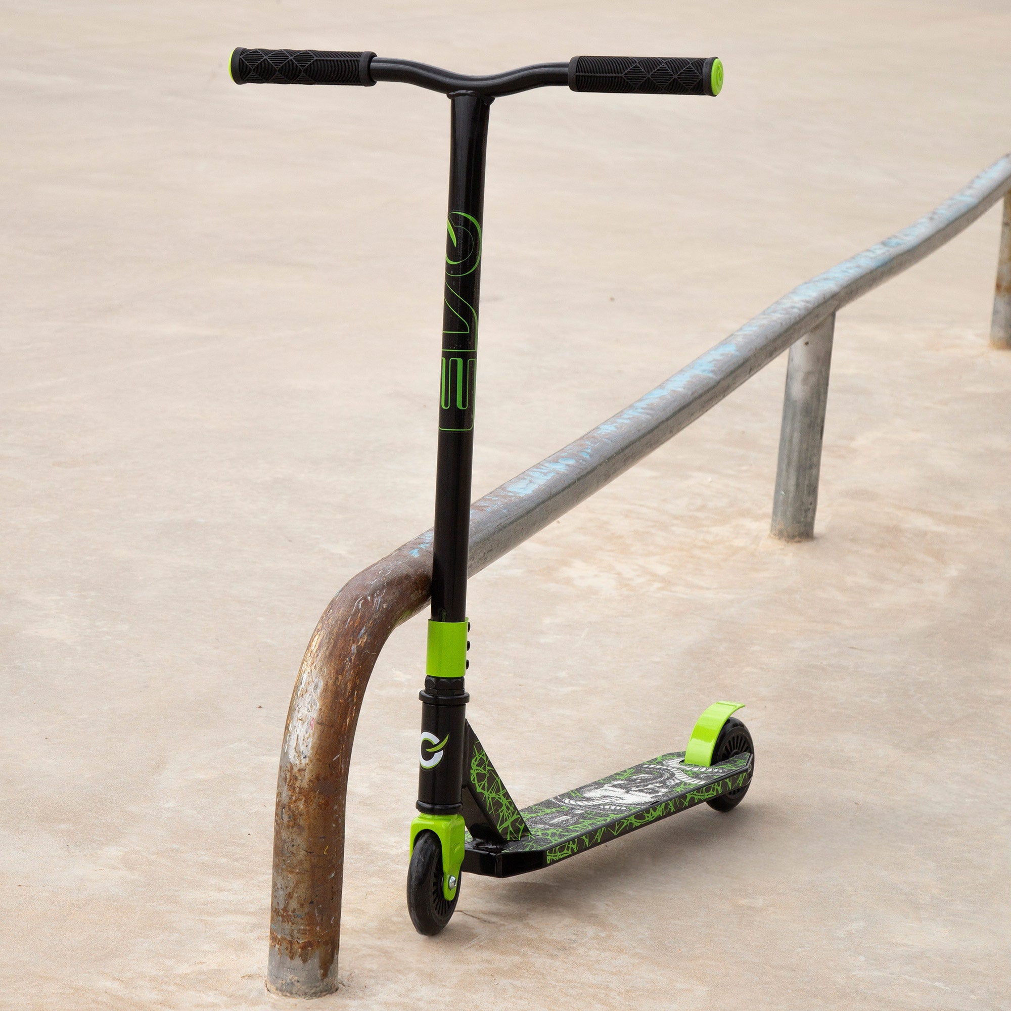 Patinete infantil manillar 360º negro y verde EVO