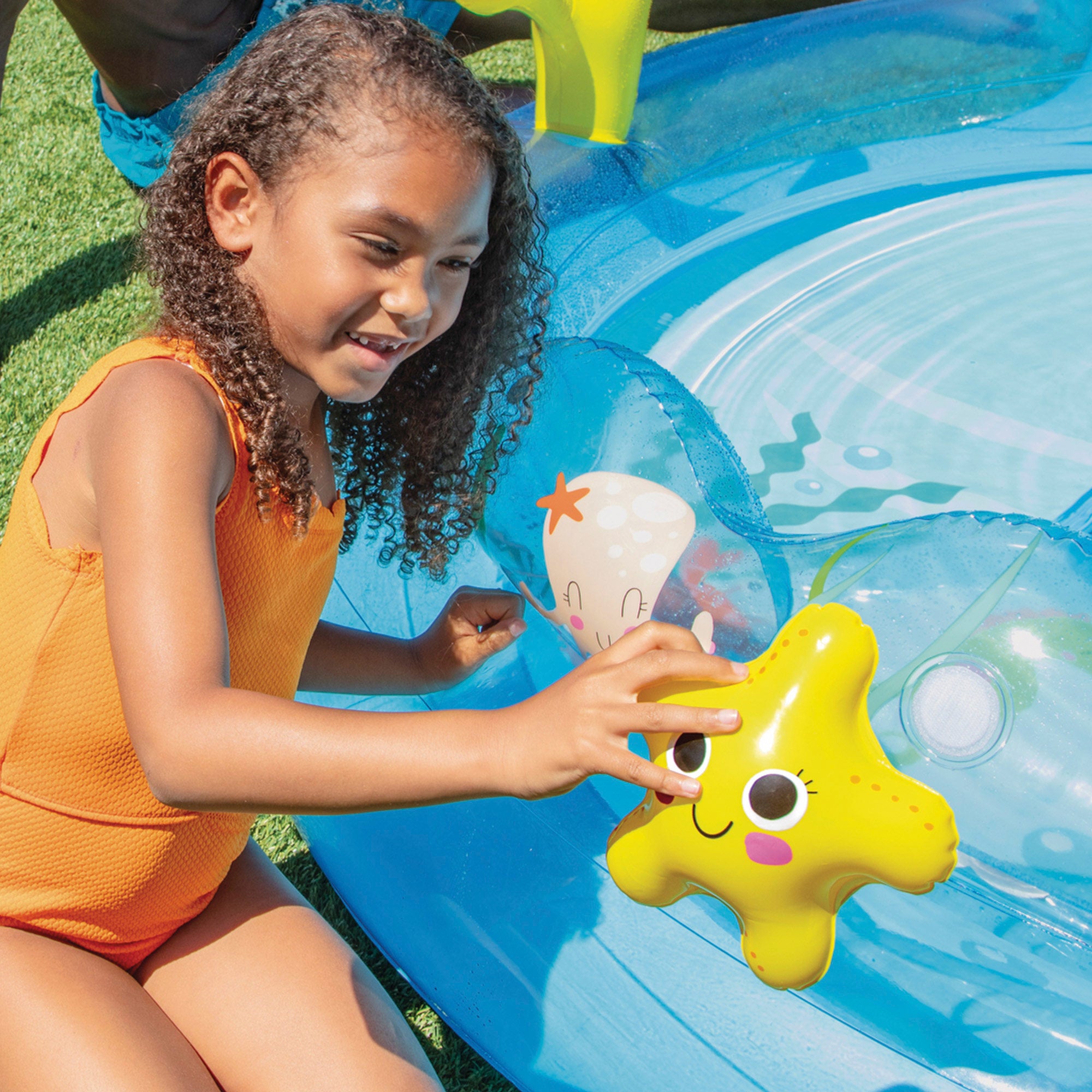 INTEX Centro de juegos hinchable agua bajo el mar con aspersor, tobogán y estrella de mar