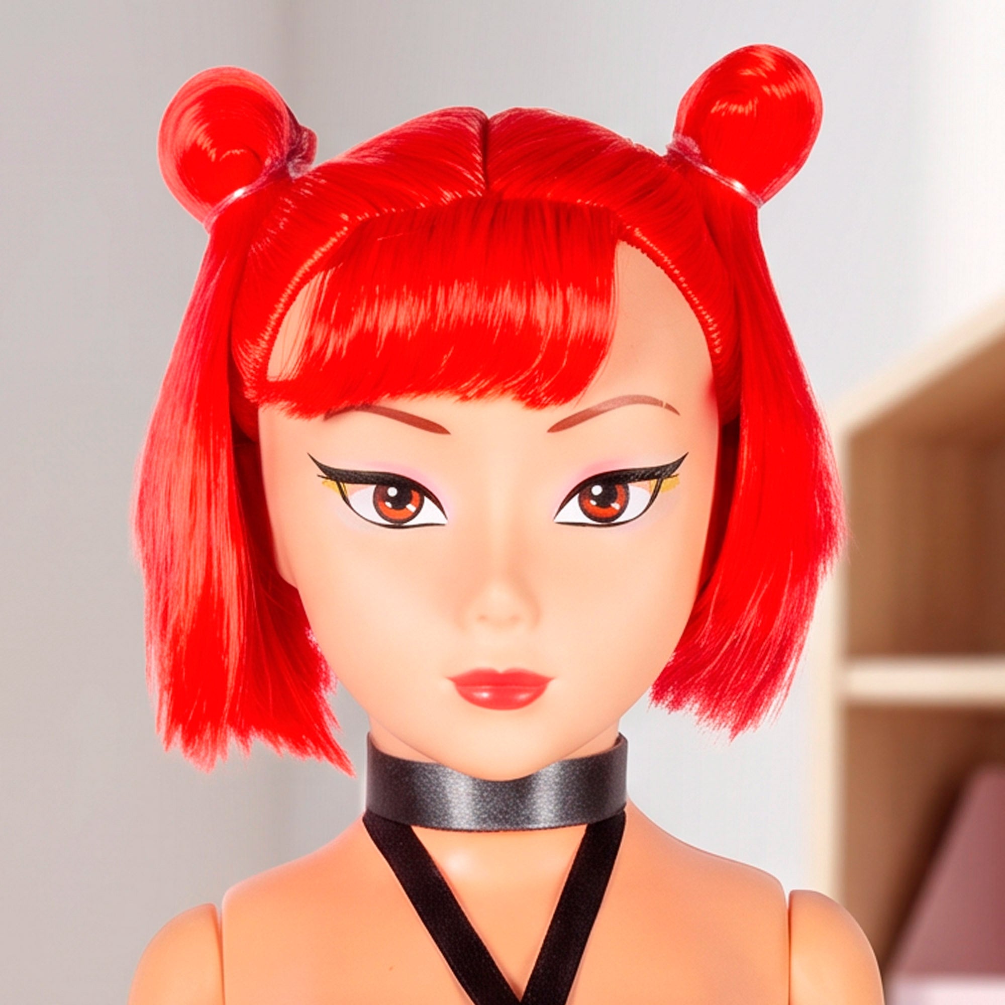 Muñeca grande 105 cm pelo rojo + 3 años K-Pop Diva Squad