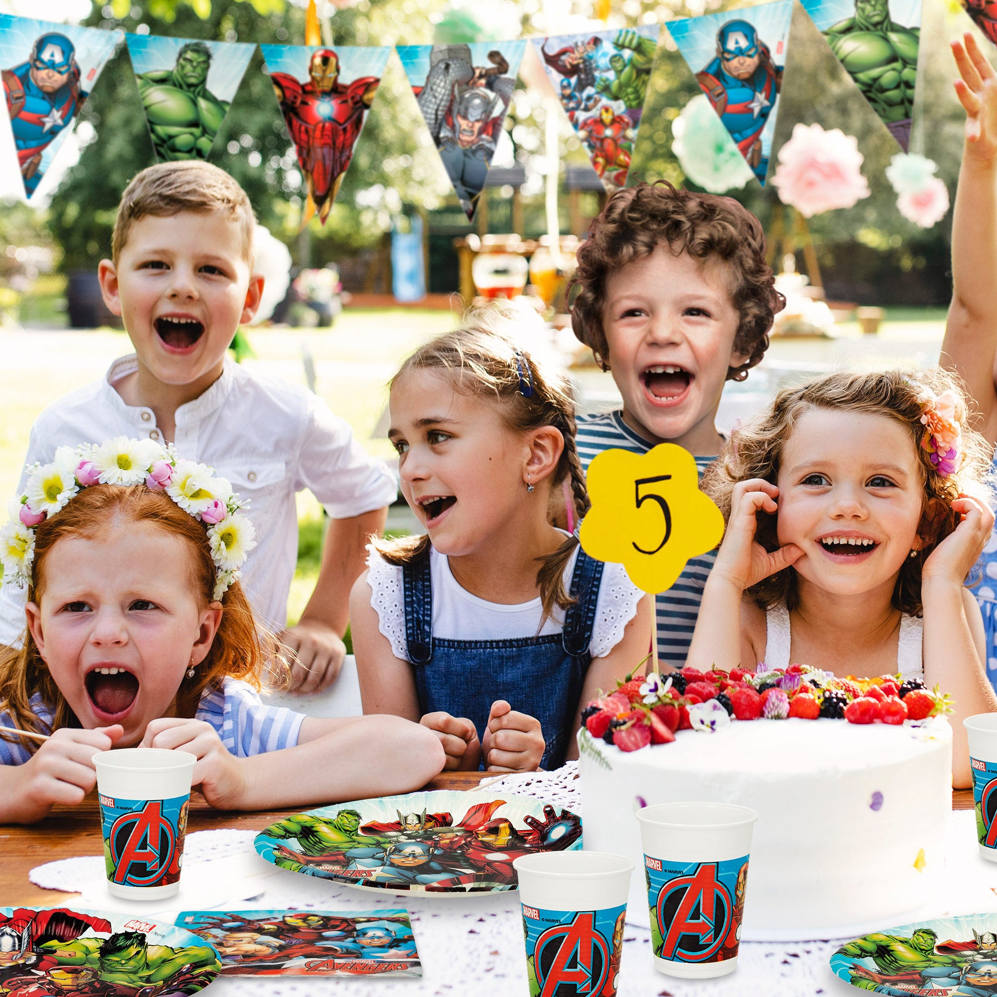 Avengers Set Vajilla infantil y decoración desechable 66 piezas