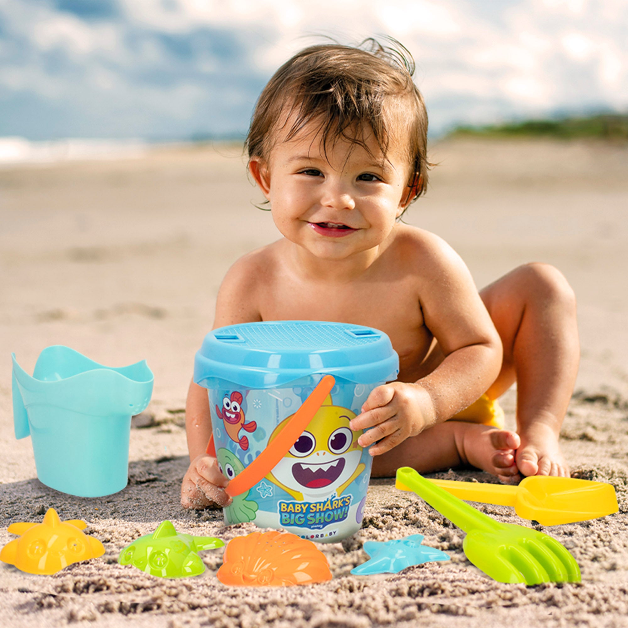 Baby Shark Set cubo playa con accesorios y mochila transporte