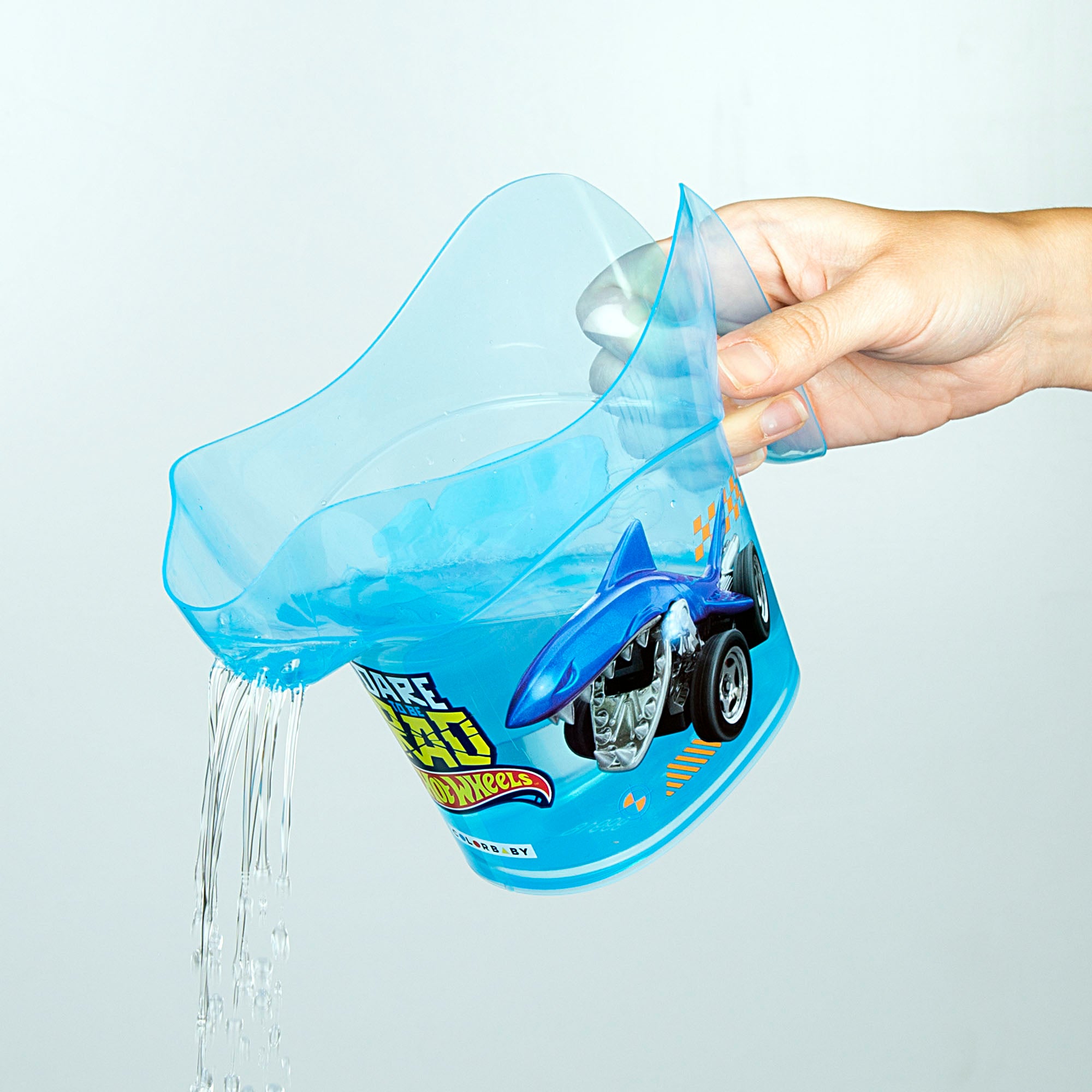 Hot Wheels Set cubo de playa con accesorios y mochila transporte