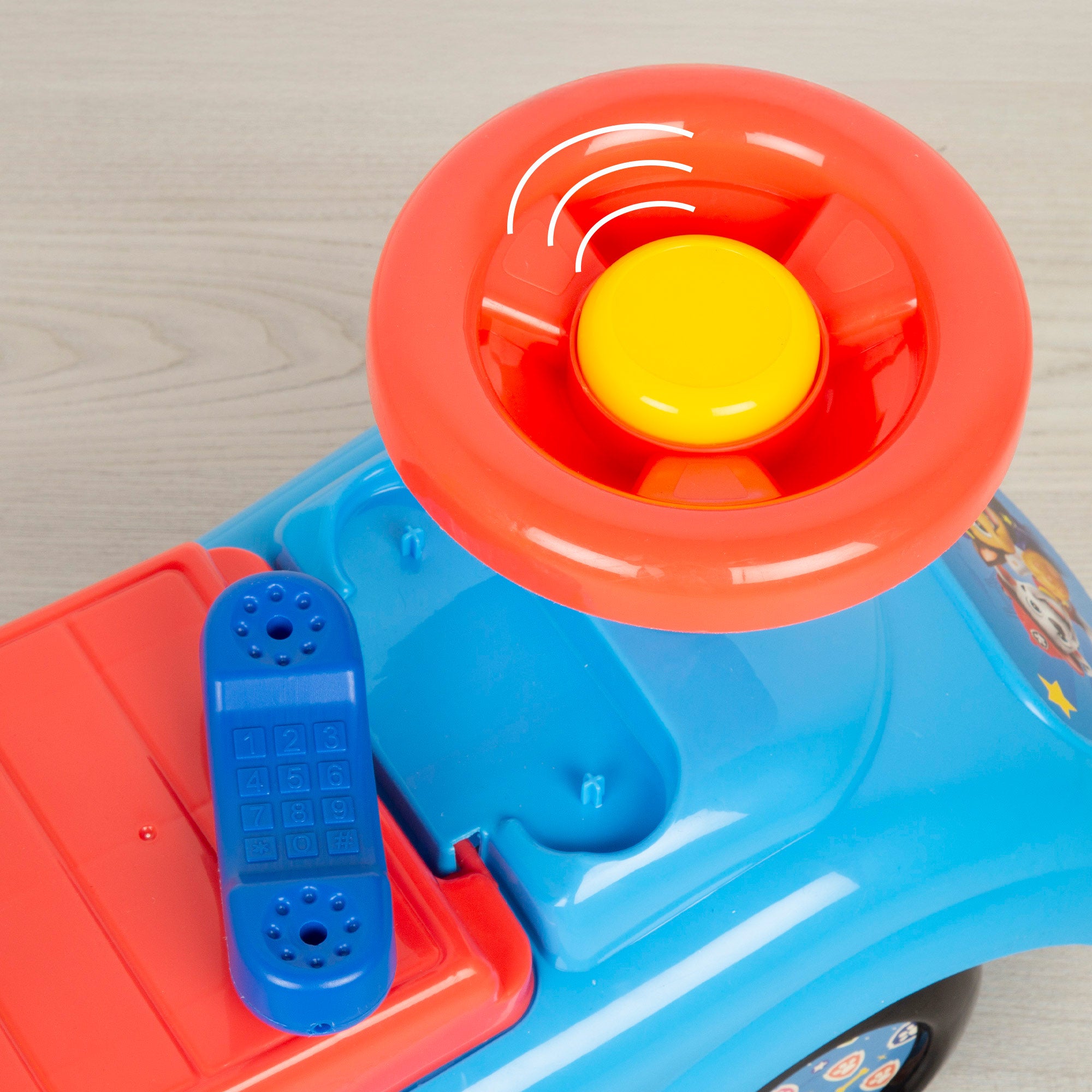 La Patrulla Canina Correpasillos con teléfono, bocina y almacenaje