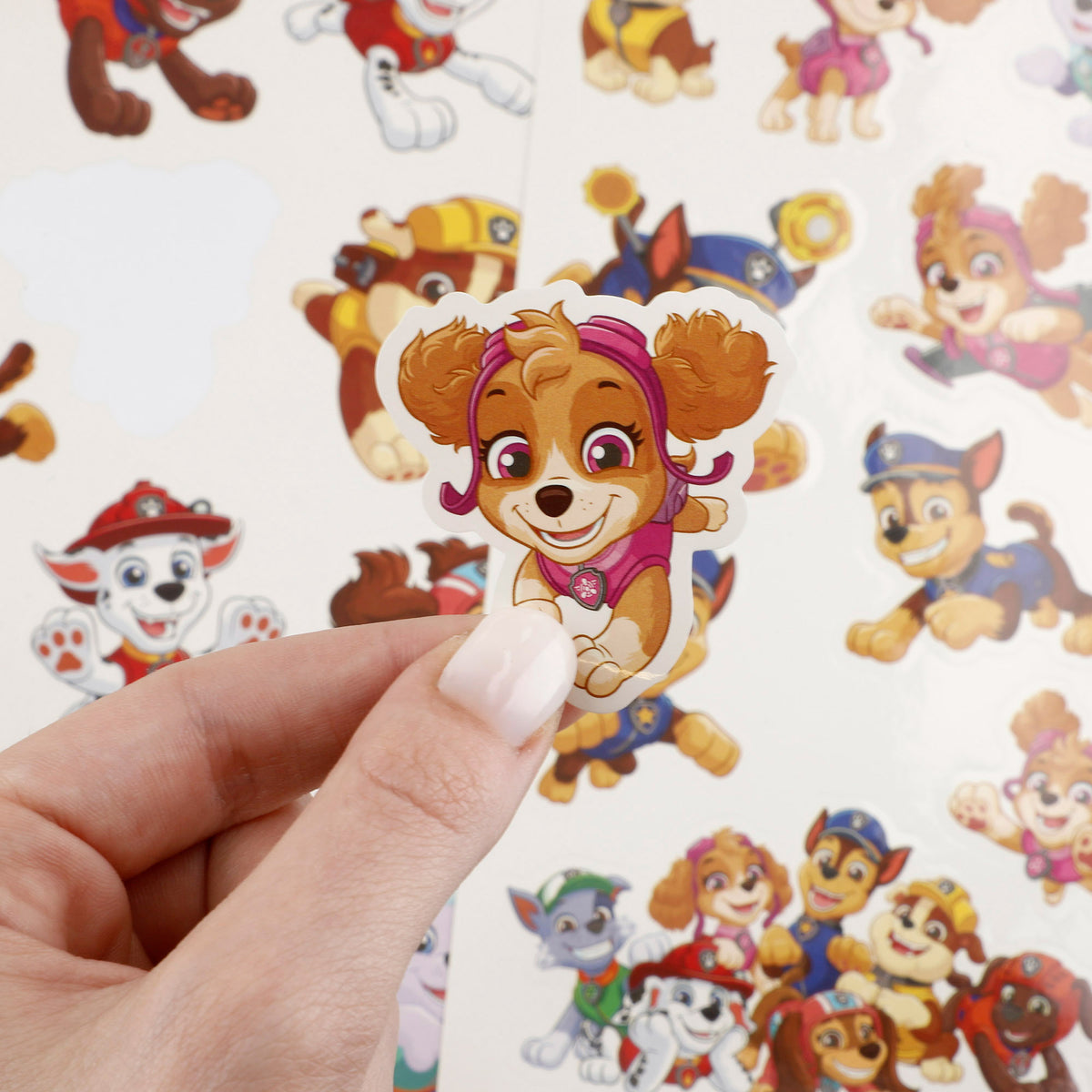 La Patrulla Canina Pizarra de dibujo luminosa con plantillas, lápices de colores y pegatinas